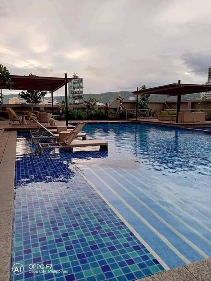 Horizon 101 A4 Near Robinson Mall Free Pool Wifi Cebu Eksteriør billede